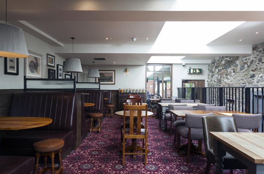 The White Hart Hotel Wetherspoon Okehampton Bagian luar foto
