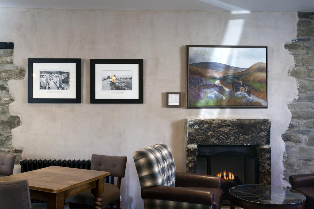 The White Hart Hotel Wetherspoon Okehampton Bagian luar foto